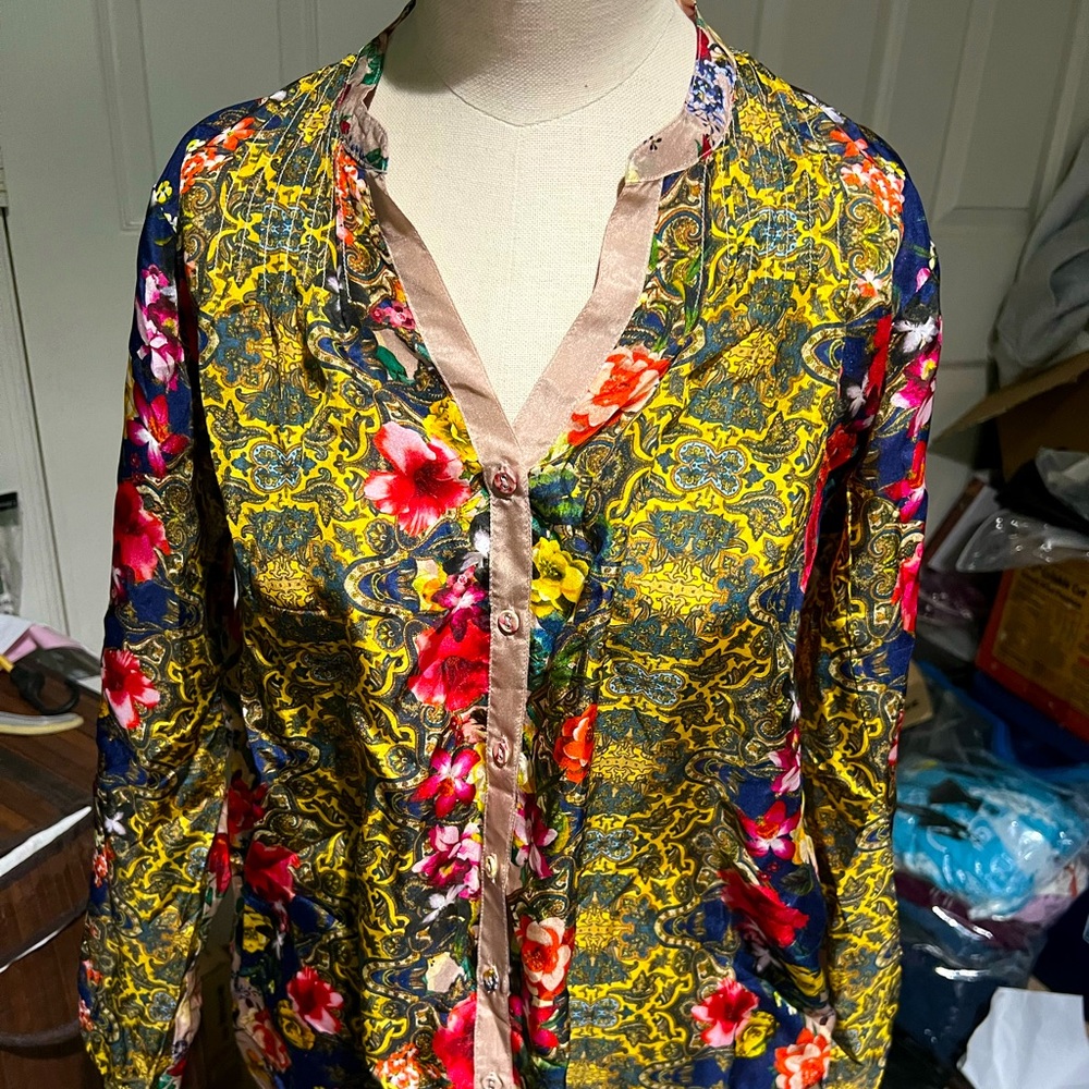 Johnny was size small silk shirt